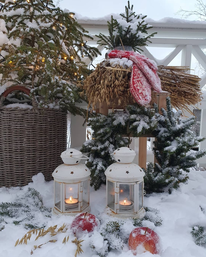 Snows of the neighborhood with the atmosphere of the feast