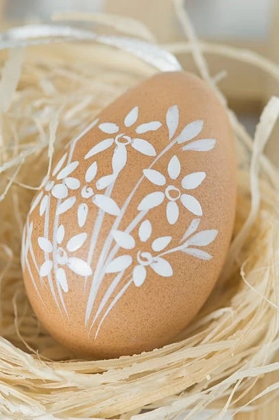 egg with floral design