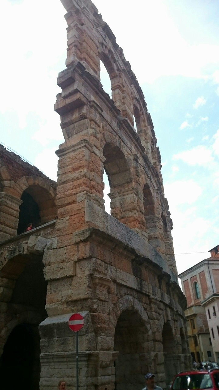 VERONA MAGIC