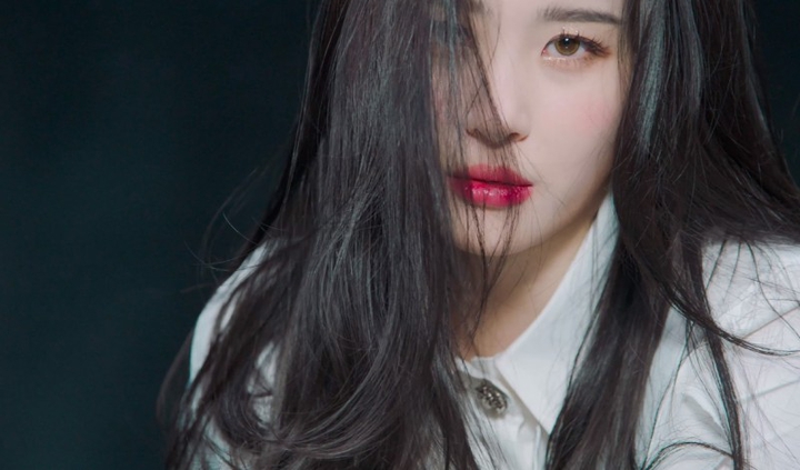 Korean singer Sunmi's tail album