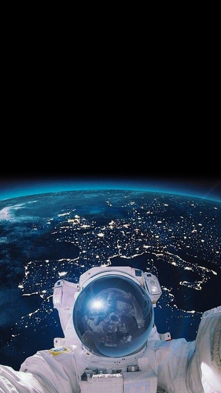 astronaut wallpaper