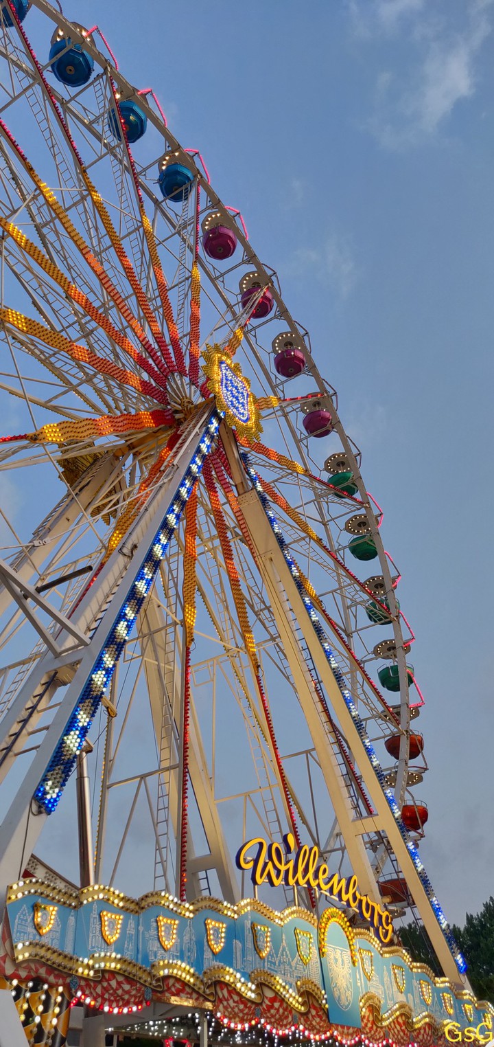 Giant wheel ride