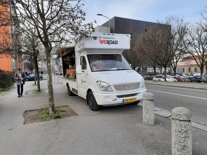 street food via carlo de angeli (Milano)