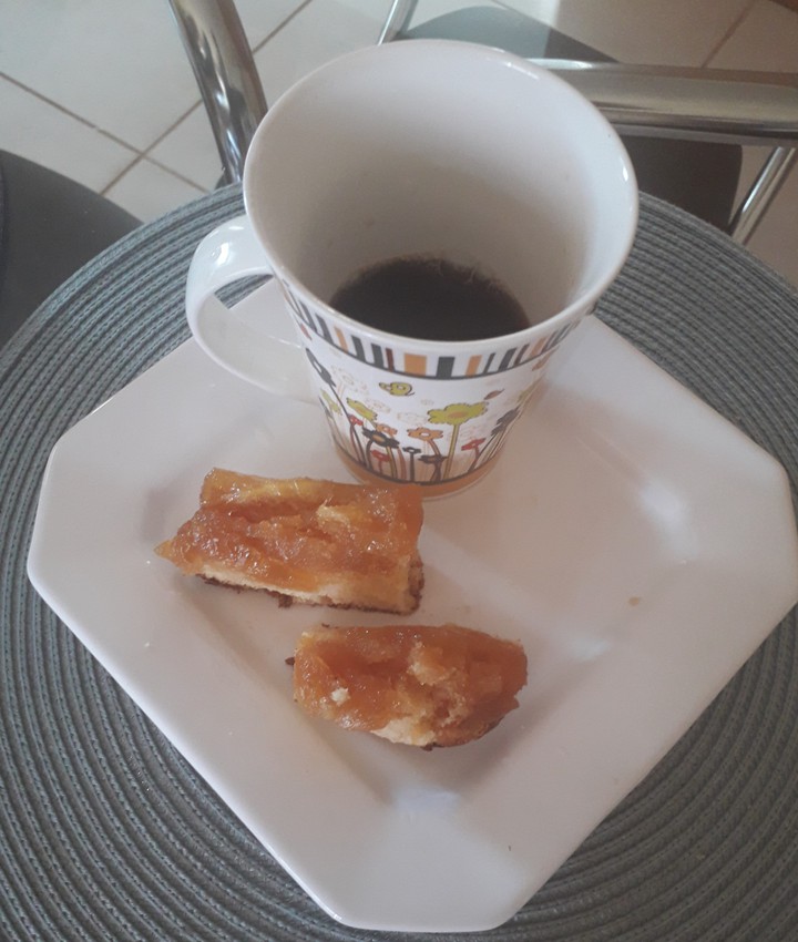 Amanhecer saudável,bolo de abacaxi e café⚘