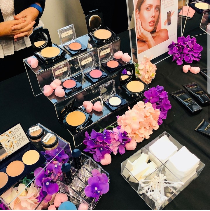 Motives cosmetic party