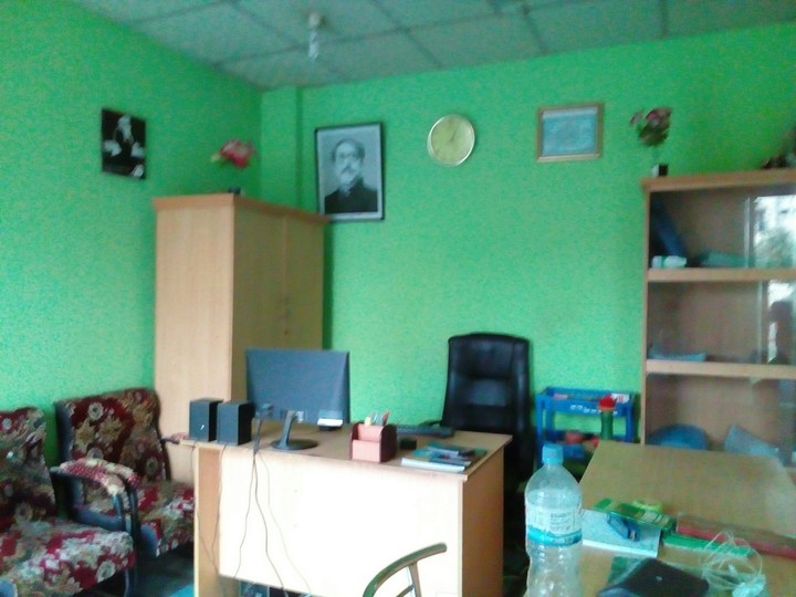 ata amar office er samna thika full view