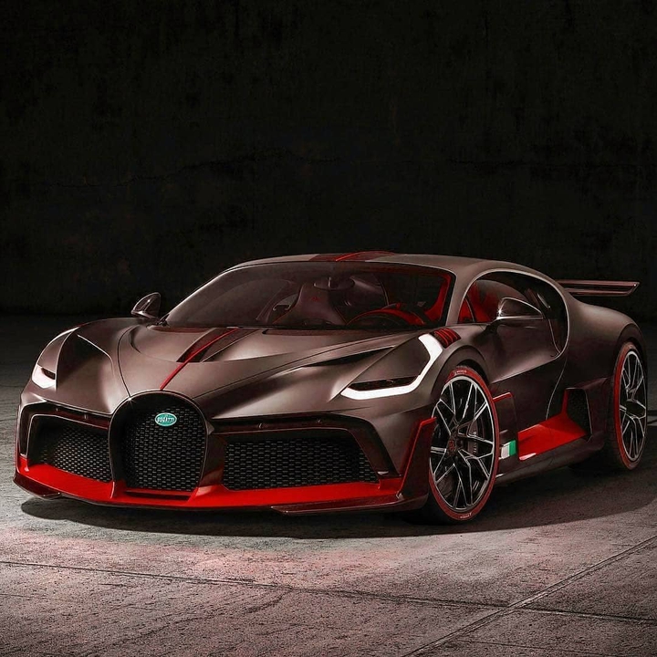 BUGGATI DIVO