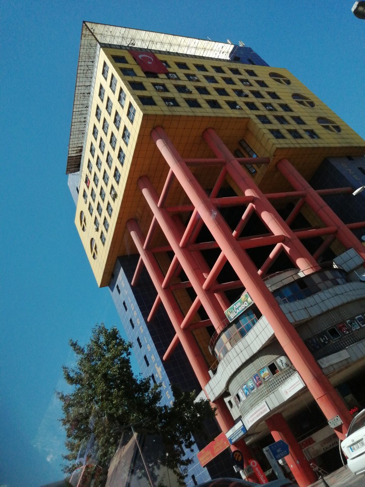 Dünyanın en saçma binası