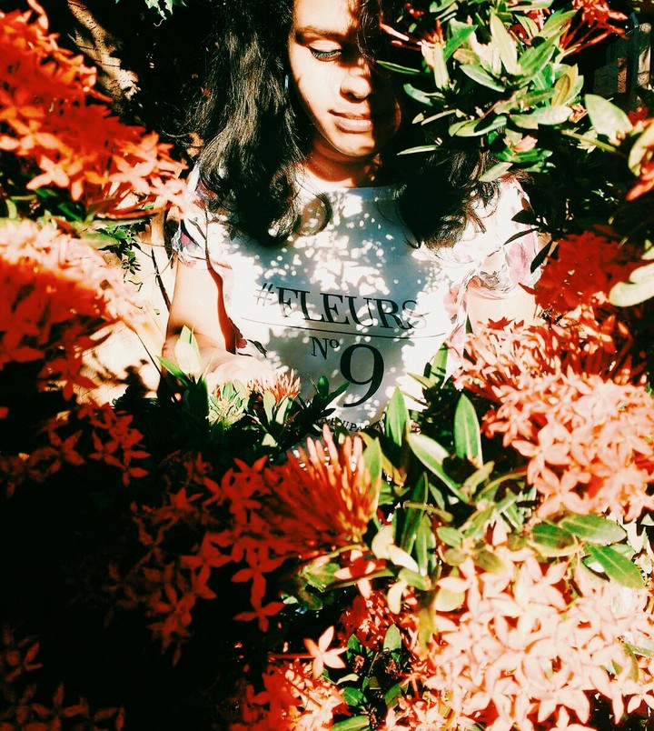Menina das Flores