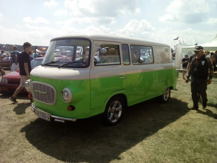 buus