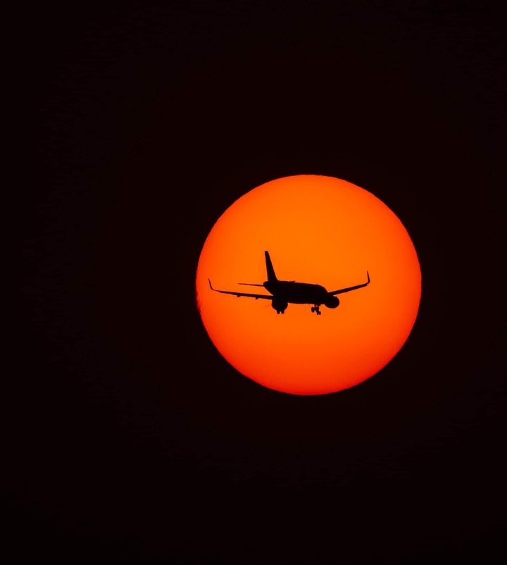 Aeroplane land on Sun