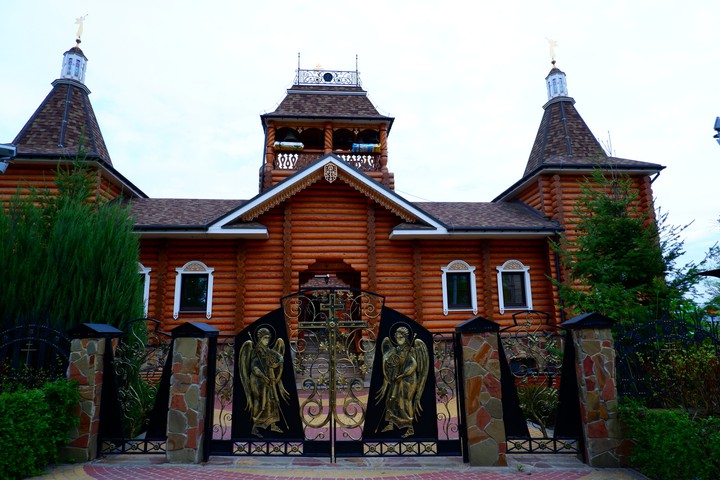 Деревянная церковь. Ворота