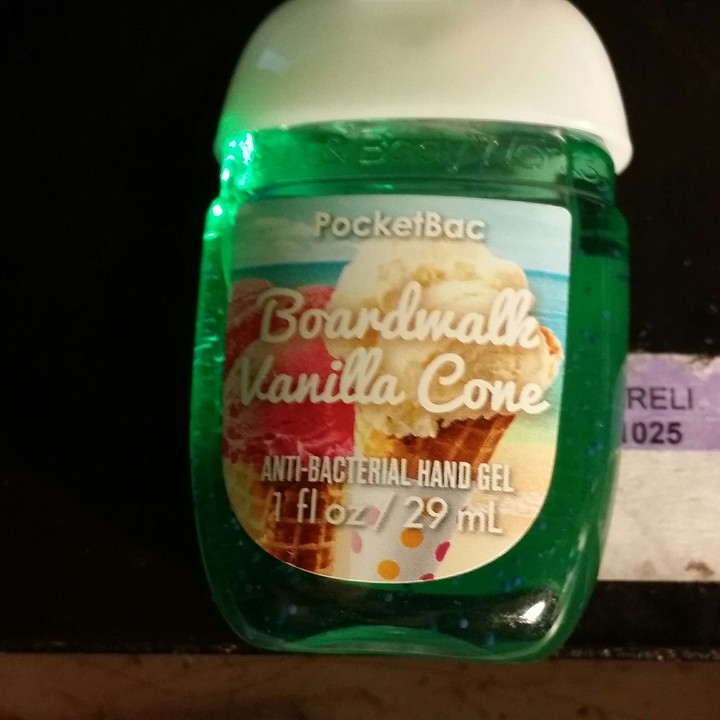 BATH AND BODY WORKS