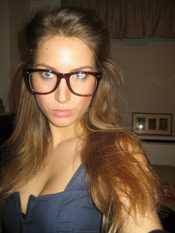 Sexy Brunette Amateur w/ Glasses