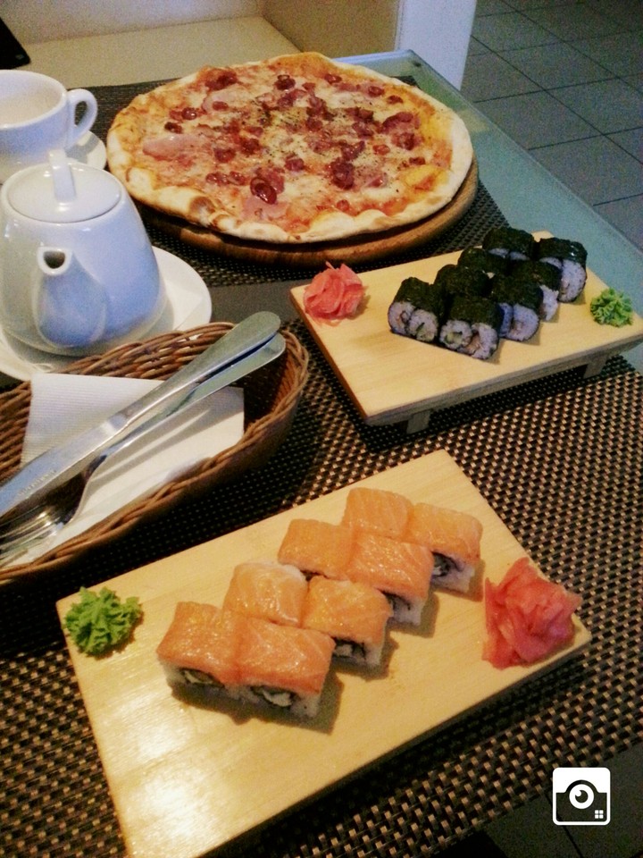 Sushi & pizza 