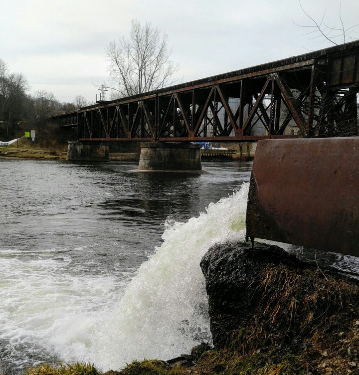 water pipe/train bridge
