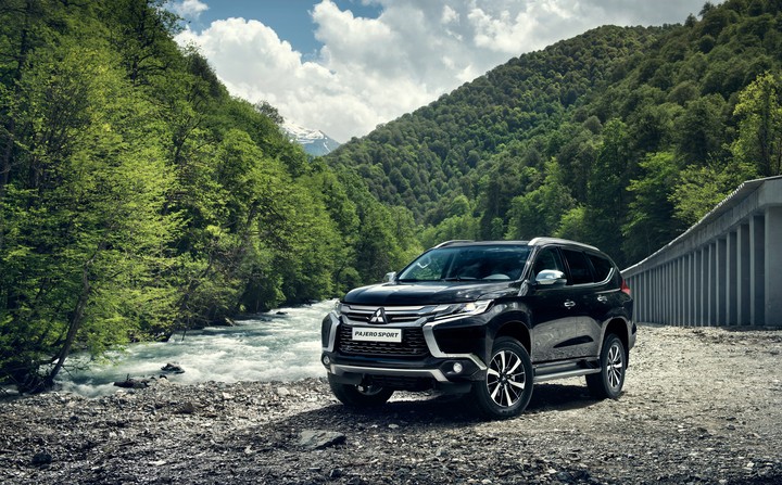 Mitsubishi Pajero Suv Mountains