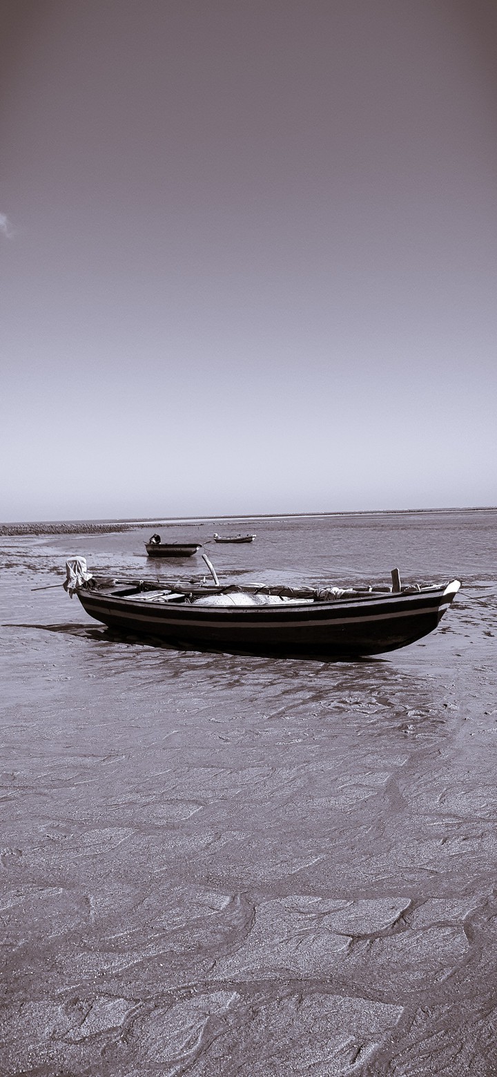 barcos em preto e branco
