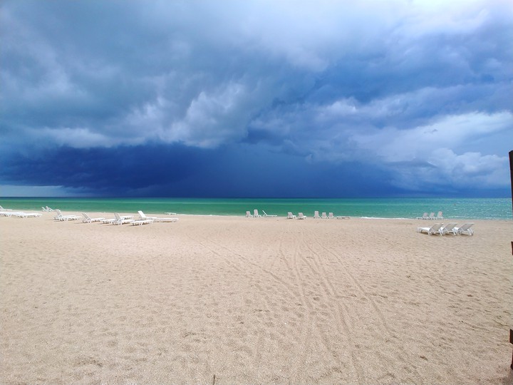 Sea and thunderstorm