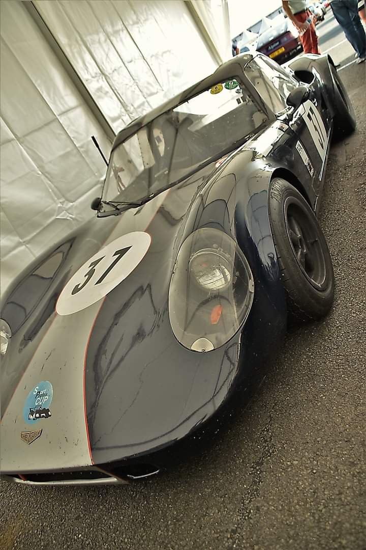 500 Ferrari contre le cancer