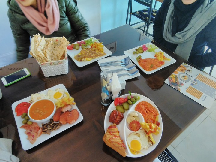 today#our breakfast#with my friends