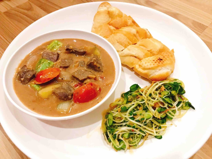 Beef stew with cheese, honey and milk. Serve with bread and