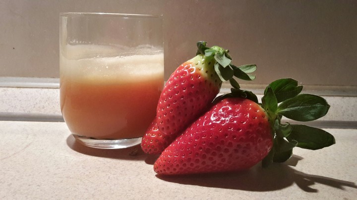 juice with strawberries