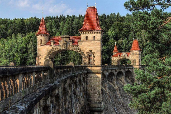 Dam, forest Kingdom CZ