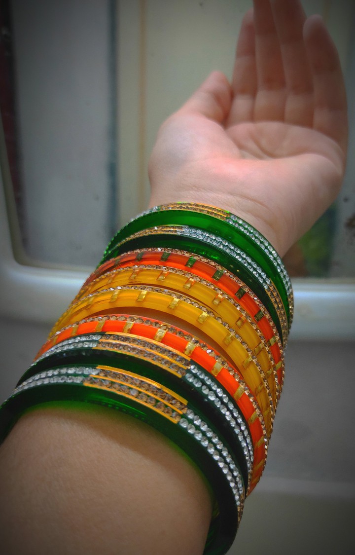 »»—— BANGLES——««
