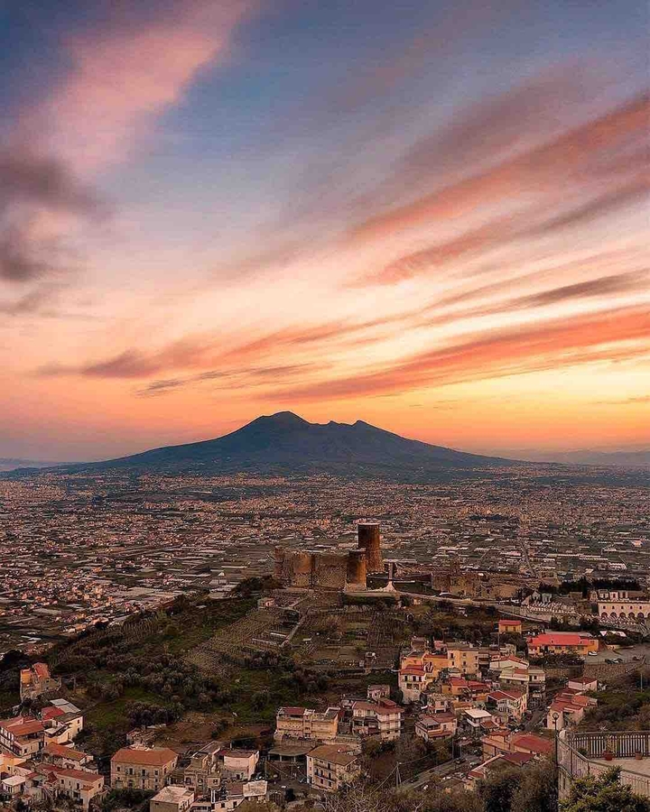 Castello di Lettere (Napoli)