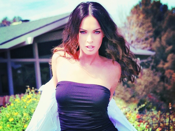 Super Sexy Megan Fox Flaunting