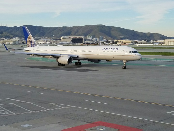 United Airlines 757 at SFO