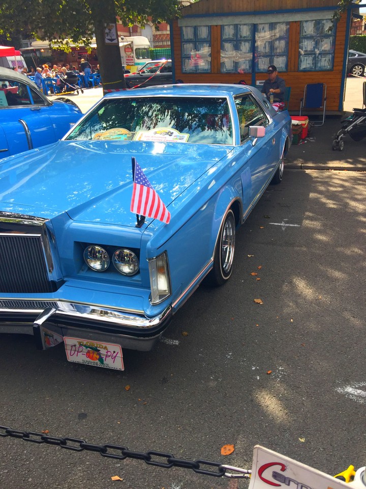 voiture bleue