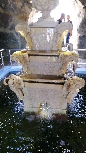 ⛲