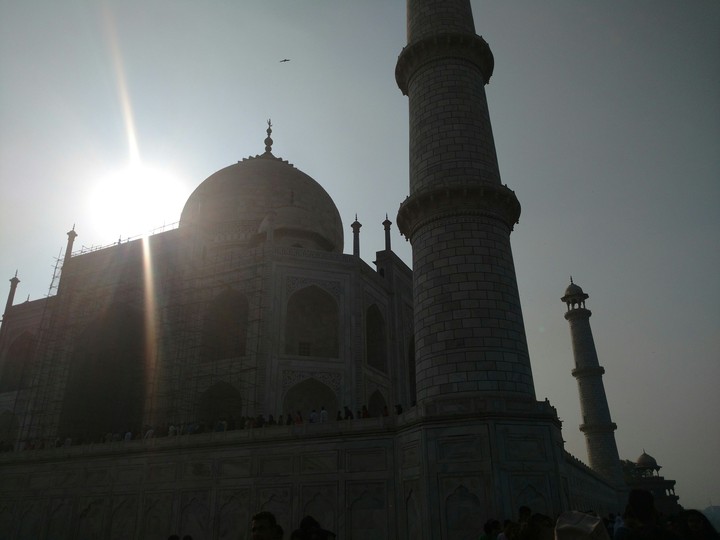 taj mahal at sun set