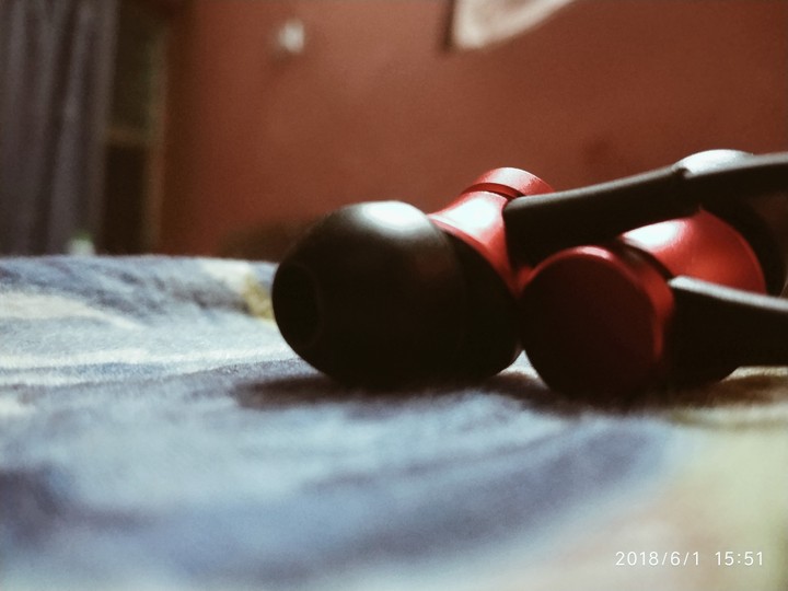 earphones