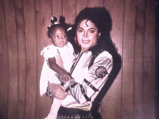 MJ with a baby girl❤