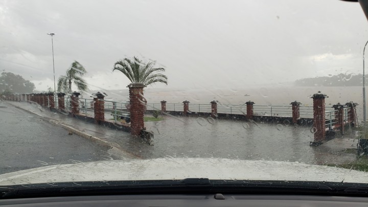 chuva, vista do porto da prefeitura Aruanã GO