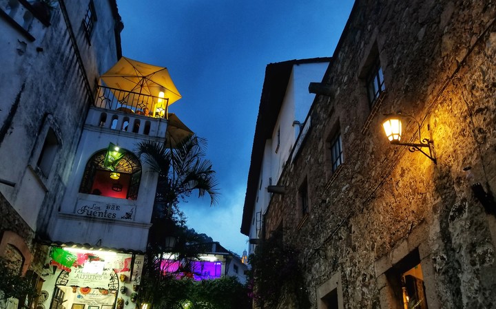CALLEJONES DE NOCHE, TAXCO DE ALARCÓN, GRO.