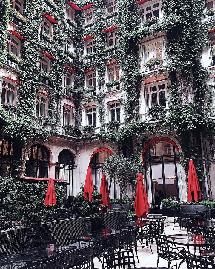 paris plaza atheni