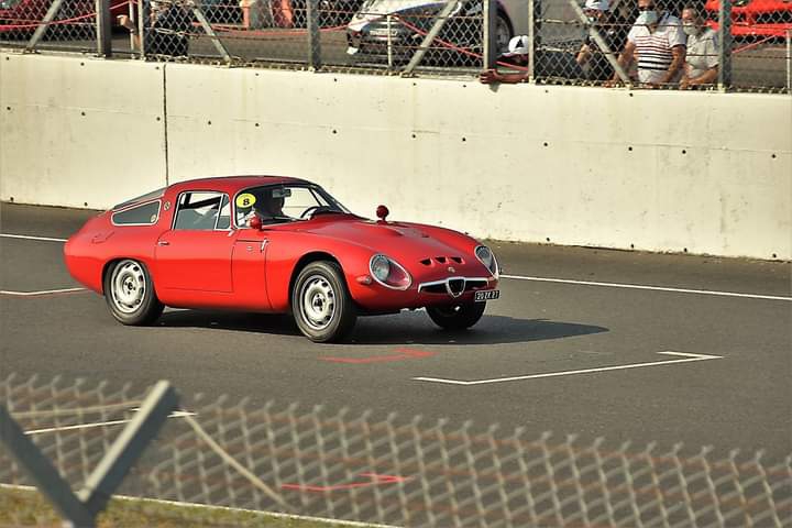 500 Ferrari contre le cancer