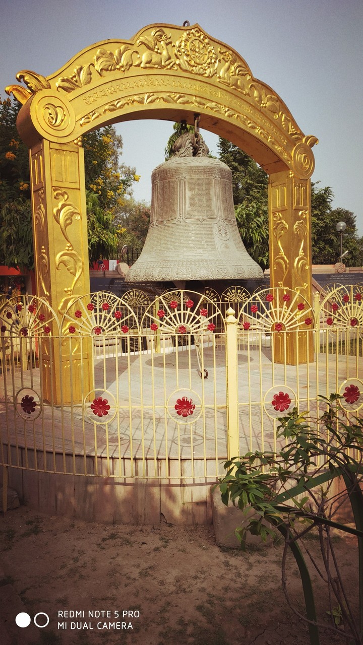 Bell made up of 8 metals