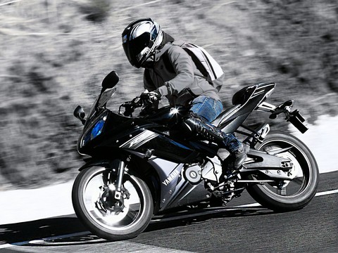 R15 v2.o black