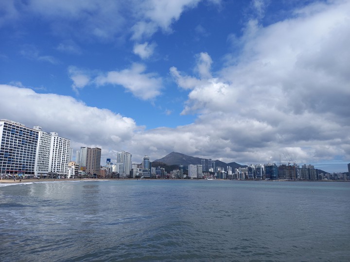 파도가 거친 광안리