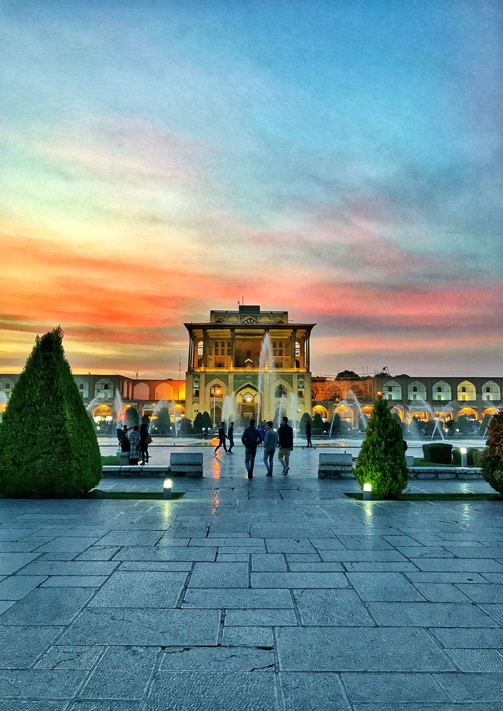 naqsh-e jahan square