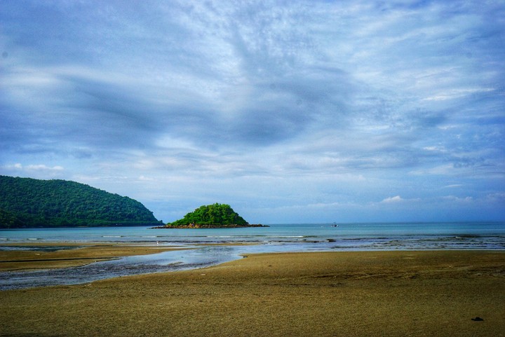 blue sea and blue sky