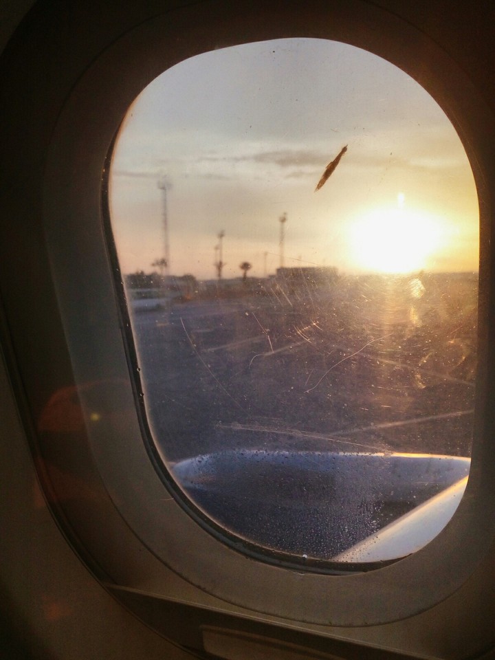 ✈