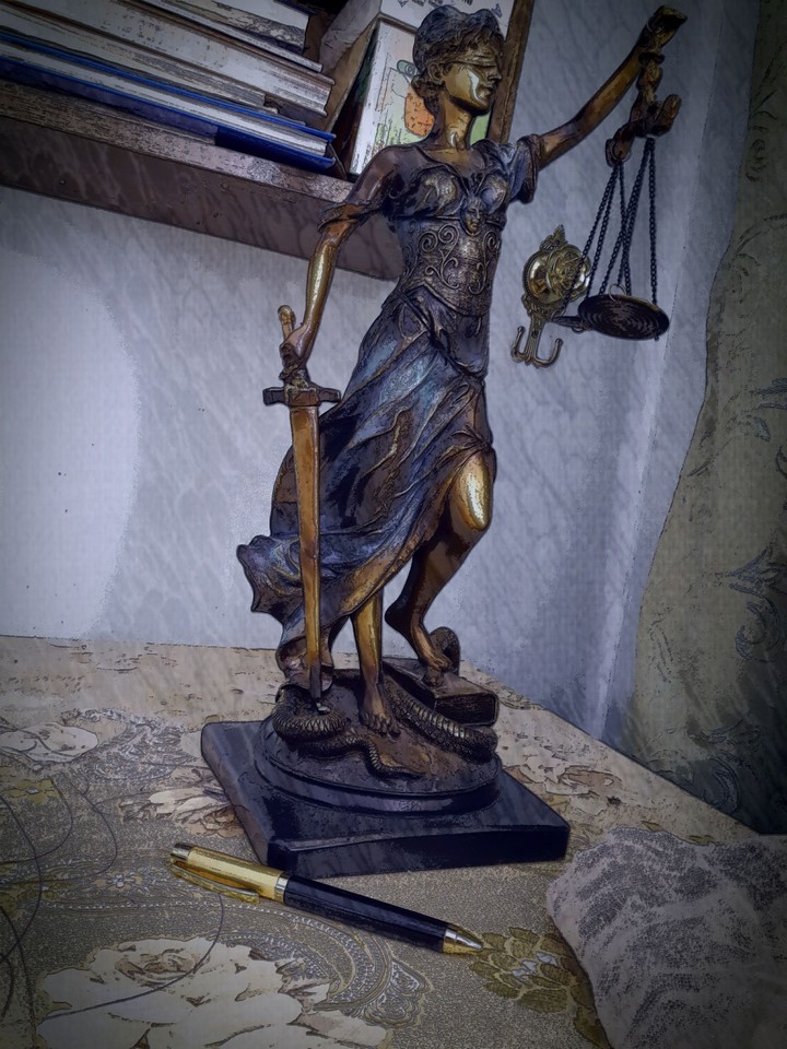 Statue Femida