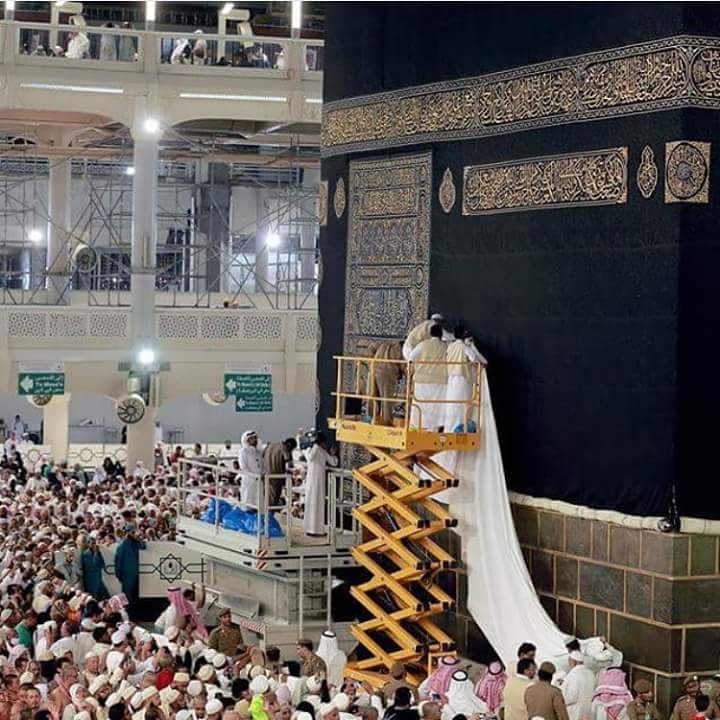 PROSES MENGGANTI KISWAH