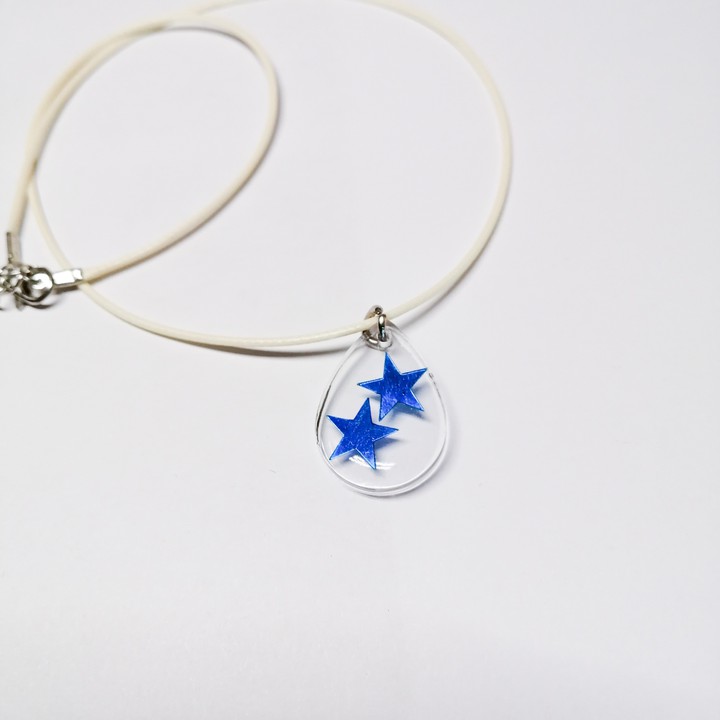 Кулон из эпоксидной смолы